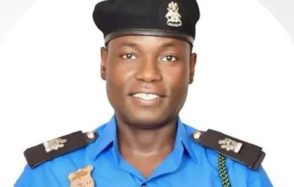 Policeman who rejected N150m bribe gifted land