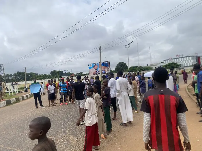 Protesters march towards Kano Government House