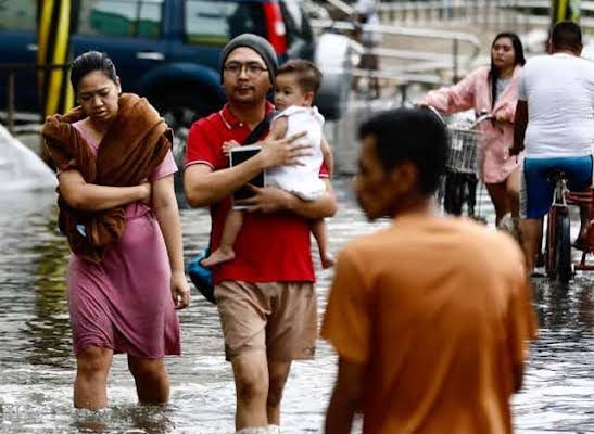 Tropical storm floods towns , leaving 40 dead in Philippines